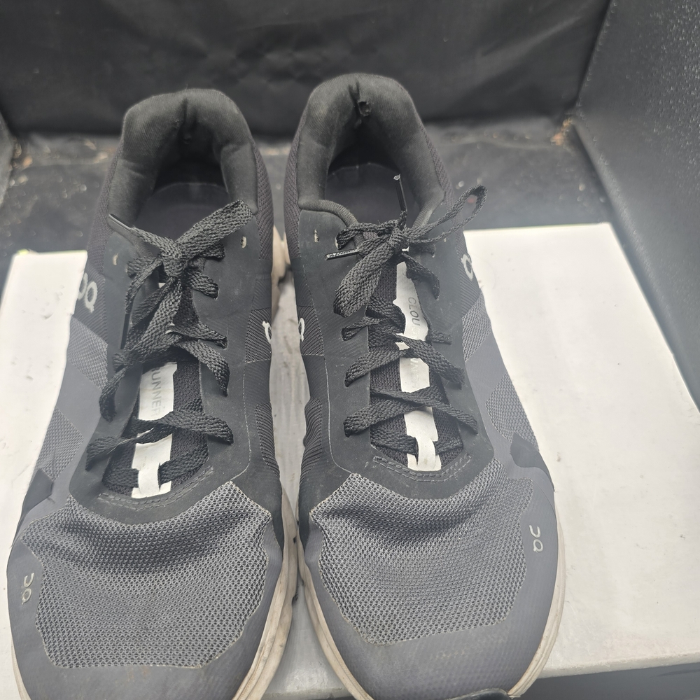 On‎ Running Black and White Athletic Shoes